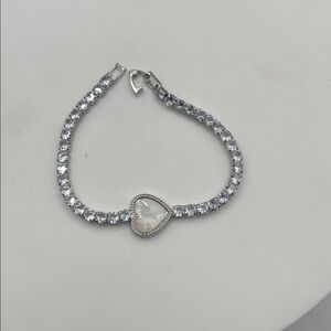 1317. Mother of Pearl Heart Charm Silver Bracelet 7” 18k White Gold Filled